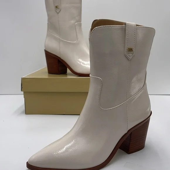 Michael Kors WAVERLY HEELED BOOTIE FAUX LEATHER
49F4WVME6L
LT CREAM - Picture 15 of 16